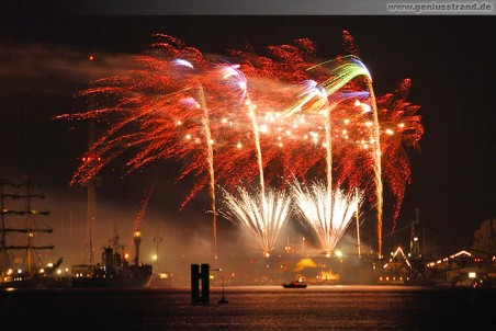 Wilhelmshaven: Feuerwerk JadeWeserPort Cup 2010