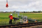Awanst Wilhelmshaven Nord: Montage der Eisenbahnsignale per Hubschrauber
