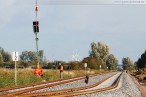 Kreuzungsbahnhof Accum: Montage der Eisenbahnsignale per Hubschrauber