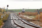 Voslapper Groden Süd: Montage der Eisenbahnsignale per Hubschrauber