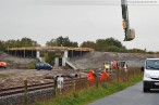 Voslapper Groden Süd: Montage der Eisenbahnsignale per Hubschrauber