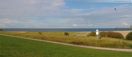 Wilhelmshaven: Blick vom Neuen Voslapper Seedeich auf den Geniusstrand