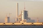 Die JadeWeserPort-Baustelle in der Morgensonne