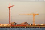 Die JadeWeserPort-Baustelle in der Morgensonne