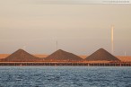 Die JadeWeserPort-Baustelle in der Morgensonne
