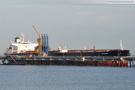 Tanker Koa Spirit an der NWO-Löschbrücke