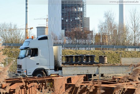 JadeWeserPort: Weitere Poller werden per LKW angeliefert