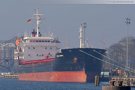 Frachtschiff Global Hermes am Südwestkai
