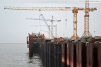 Die JadeWeserPort Baustelle von Seeseite