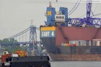 Giant 4 mit Raupenkran Terex-Demag CC 6800 auf dem Weg nach Hooksiel
