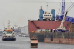 Giant 4 mit Raupenkran Terex-Demag CC 6800 auf dem Weg nach Hooksiel