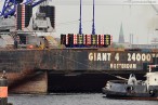 Giant 4 mit Raupenkran Terex-Demag CC 6800 auf dem Weg nach Hooksiel