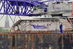 Giant 4 mit Raupenkran Terex-Demag CC 6800 auf dem Weg nach Hooksiel