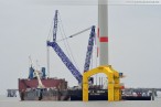 Barge Giant 4 an der Nearshore-Windkraftanlage Bard VM in Hooksiel