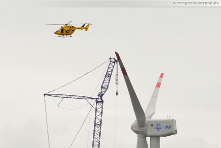 Hooksiel: Arbeiten an der Nearshore-Windkraftanlage Bard VM