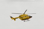 Hooksiel Außenhafen: Windenübung am Hubschrauber Christoph 26