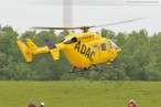 Hooksiel Außenhafen: Windenübung am Hubschrauber Christoph 26