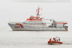Hooksiel Außenhafen: Windenübung am Hubschrauber Christoph 26