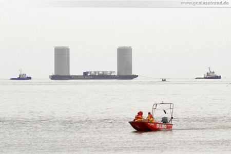 Kraftwerksbaustelle: Ammoniaktanks auf dem Schwerlastponton Lastdrager 26