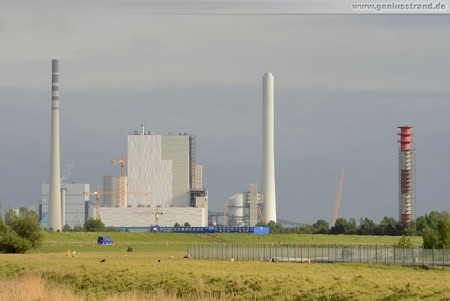 Der GDF Suez Kraftwerksneubau aus der Ferne gesehen