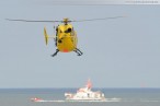 Übung mit Hubschrauber Christoph 26 im Hooksieler Außenhafen