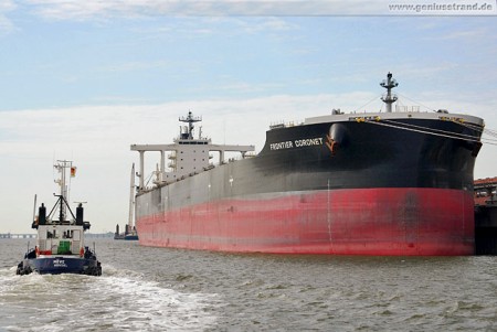 Bulkcarrier Frontier Coronet löscht 110.000 t Kohle an der Niedersachsenbrücke