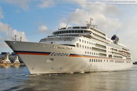 Kreuzfahrtschiff MS Europa in Wilhelmshaven