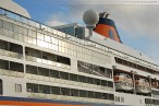 Wilhelmshaven: Die MS Europa wird zu ihrem Liegeplatz bugsiert