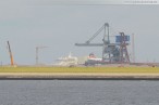 MS Europa an der JadeWeserPort Baustelle Wilhelmshaven