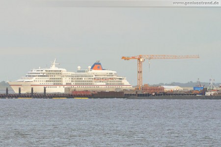 MS Europa an der JadeWeserPort Baustelle Wilhelmshaven