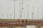 JadeWeserPort: Montage von Lampen & Signalen per Hubschrauber