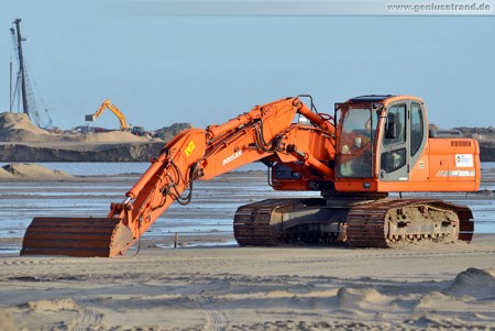 Kettenbagger Doosan DX 225 LC des KMB am JadeWeserPort