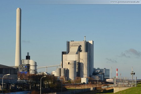 Das GDF Suez Kraftwerksgebäude aus Süden fotografiert