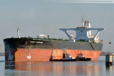 Supertanker Front Champion löschte 128.000 t Rohöl an der NWO-Löschbrücke