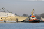 Wilhelmshaven: Die eingerüstete Luxusyacht Pelorus wird eingedockt