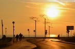 Wilhelmshaven Südstrand: Die Windwächter in der Abendsonne