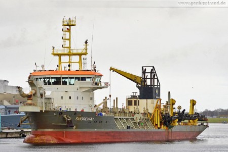 Wilhelmshaven: Saugbagger (Suction Hopper Dredger) Shoreway im Nordhafen