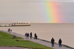 Wilhelmshaven: Regenbogen versinkt in der Jade