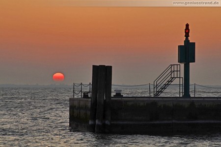 Wilhelmshaven: Sonnenuntergang am Alten Vorhafen