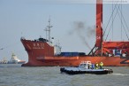 JadeWeserPort: Spezialfrachtschiff Zhen Hua 23 bringt vier Containerbrücken