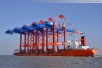 JadeWeserPort: Spezialfrachtschiff Zhen Hua 23 bringt vier Containerbrücken