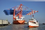 JadeWeserPort: Spezialfrachtschiff Zhen Hua 23 bringt vier Containerbrücken