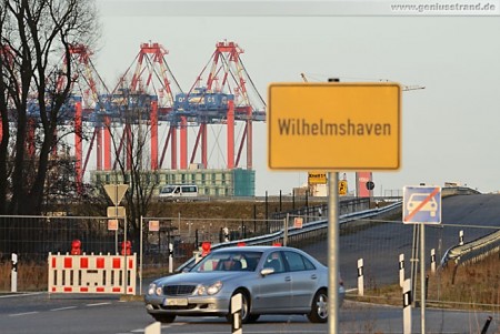 Wilhelmshaven: Die markanten weltgrößten Containerbrücken von Eurogate