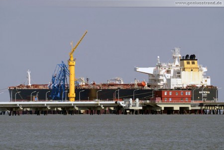 Tanker Naticina löscht 124.469 t Rohöl an der NWO-Brücke