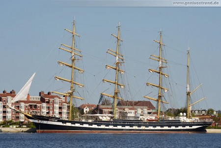 Segelschiff Krusenstern (Крузенште́рн) am Bontekai in Wilhelmshaven