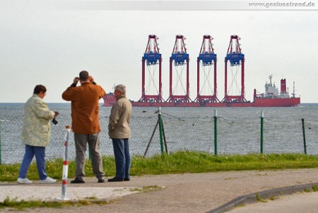 JadeWeserPort: Spezialschiff Zhen Hua 24 kurz vor dem Ziel abgedreht