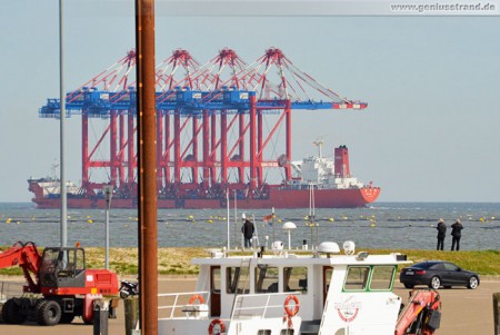 JadeWeserPort: Spezialschiff Zhen Hua 24 kurz vor dem Ziel abgedreht
