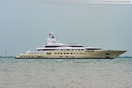 Die Luxusyacht Pelorus in Wilhelmshaven