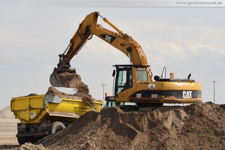 JadeWeserPort: Hydraulikbagger Caterpillar 322C LN