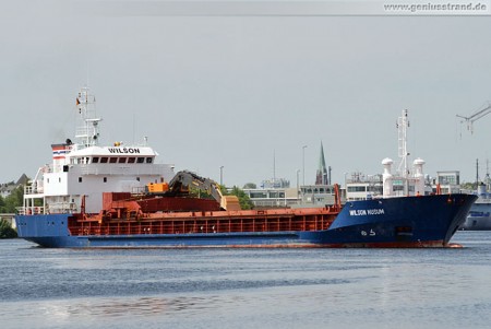 Wilhelmshaven: Frachtschiff Wilson Husum im Ausrüstungshafen